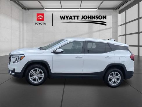 Used 2024 GMC Terrain SLE AWD/4WD image 2