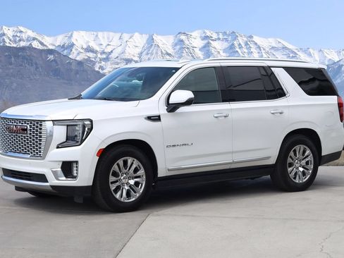 Used 2022 GMC Yukon Denali w/ Denali Ultimate Package AWD/4WD image 2