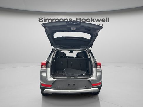 Used 2025 Chevrolet TrailBlazer LT w/ Driver Confidence Package image 8