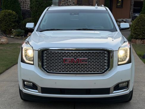 Used 2017 GMC Yukon XL Denali w/ Open Road Package AWD/4WD image 3