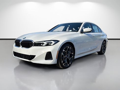 Used 2026 BMW 330i Sedan w/ Parking Assistance Package RWD image 7