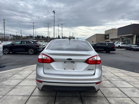 Used 2018 Ford Fiesta SE image 9