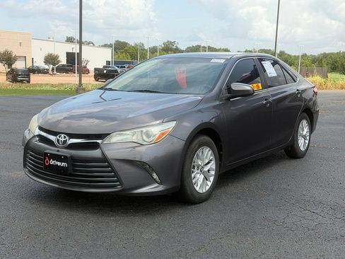 Used 2016 Toyota Camry LE FWD image 3