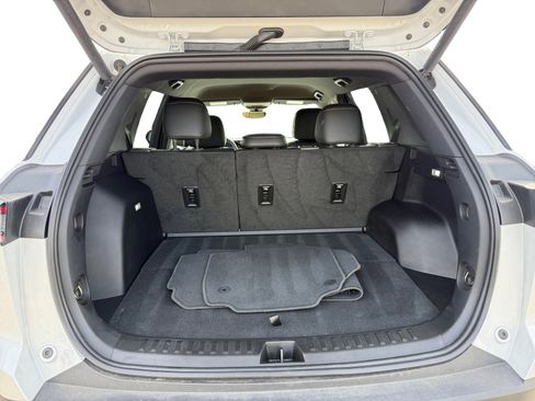 Used 2025 Chevrolet Equinox ACTIV w/ Safety and Technology Package image 17