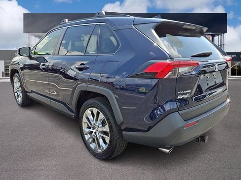 Used 2021 Toyota RAV4 XLE Premium AWD/4WD image 4