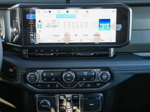 New 2026 Jeep Gladiator Mojave image 15