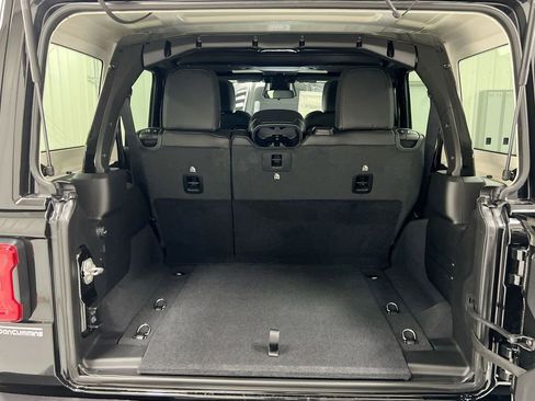 New 2026 Jeep Wrangler Unlimited Rubicon AWD/4WD image 23