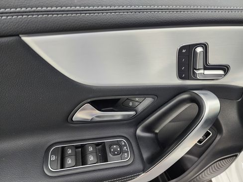 Used 2025 Mercedes-Benz CLA 250 4MATIC image 40