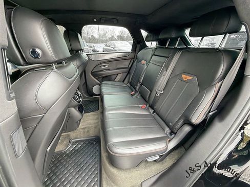 Used 2022 Bentley Bentayga AWD/4WD image 26