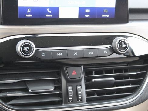 Used 2020 Ford Escape Titanium image 25