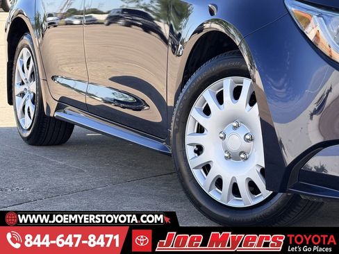 Used 2025 Toyota Corolla LE image 12