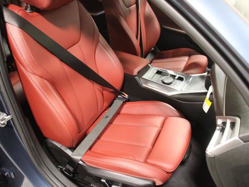 Certified 2025 BMW 330i xDrive Sedan w/ Premium Package image 18