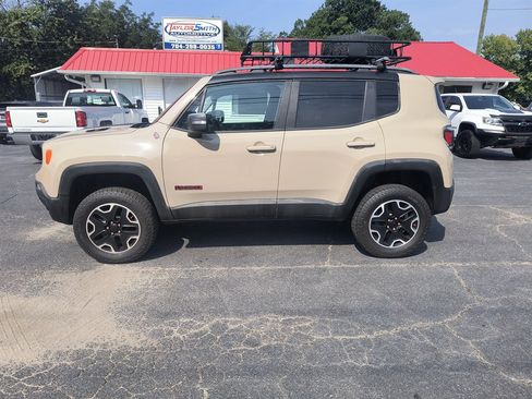Used 2015 Jeep Renegade Trailhawk w/ Trailer Tow Group AWD/4WD image 2
