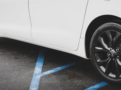 Used 2019 Chrysler Pacifica Limited w/ Advanced Safetytec Group image 26