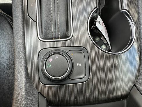 Used 2019 GMC Acadia SLT FWD image 21