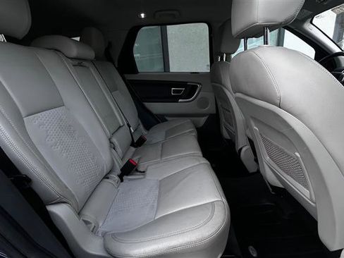 Used 2017 Land Rover Discovery Sport SE image 17