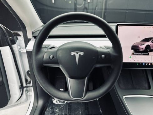 Used 2023 Tesla Model Y Long Range AWD/4WD image 30