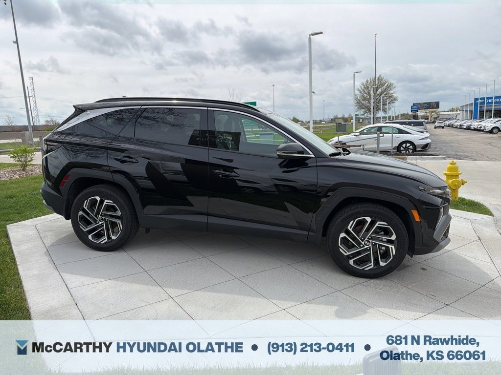 Used 2025 Hyundai Tucson Limited AWD/4WD image 19