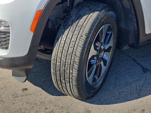 Used 2022 Jeep Grand Cherokee Limited 4xe image 33