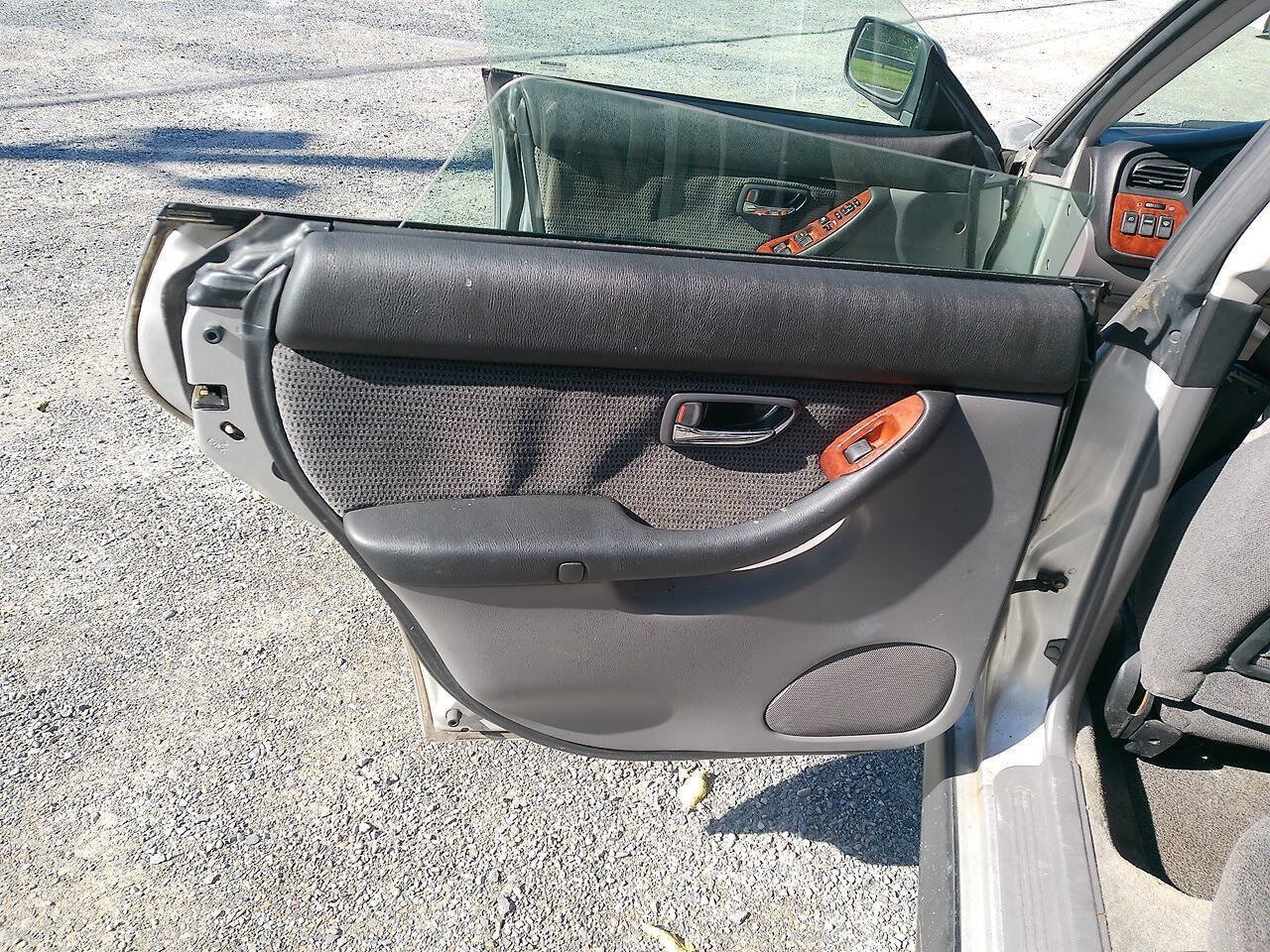 Used 2004 Subaru Outback Wagon AWD/4WD image 8