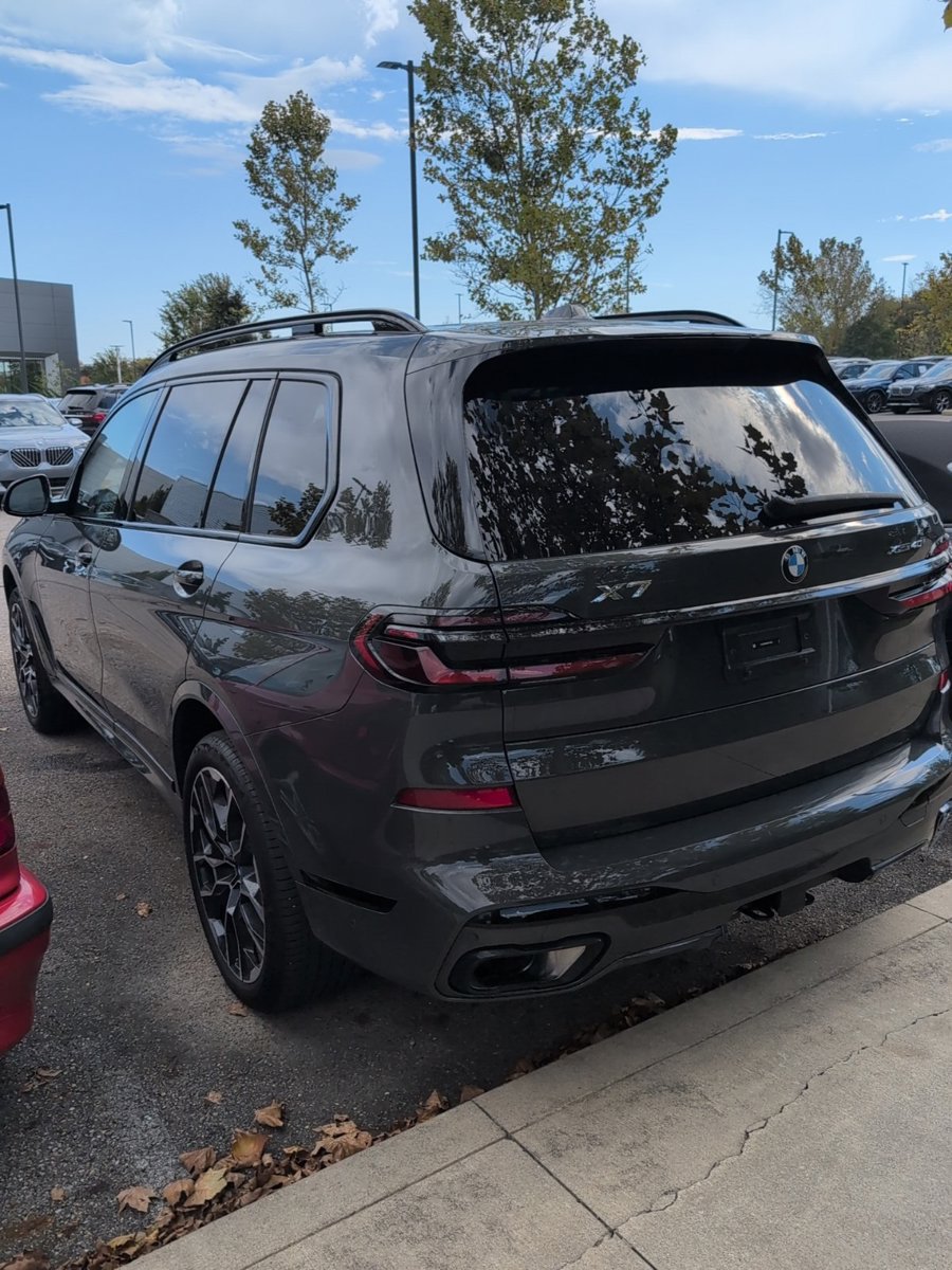 Used 2024 BMW X7 xDrive40i w/ M Sport Package AWD/4WD image 2