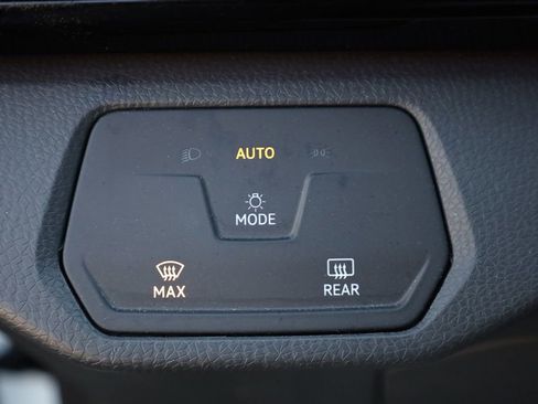 Used 2023 Volkswagen ID.4 Pro image 34