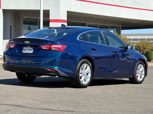 Used 2019 Chevrolet Malibu LT w/ Driver Confidence Package FWD image 2