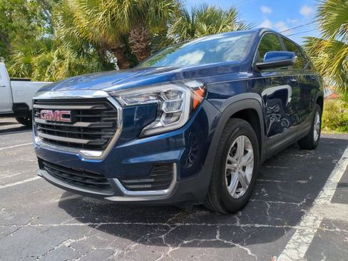 Used 2023 GMC Terrain SLE image 3