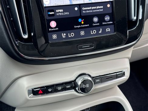 New 2026 Volvo XC40 B5 Plus w/ Protection Package Premier image 20