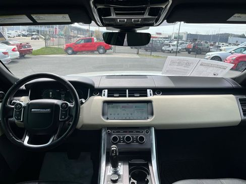 Used 2017 Land Rover Range Rover Sport HSE image 10
