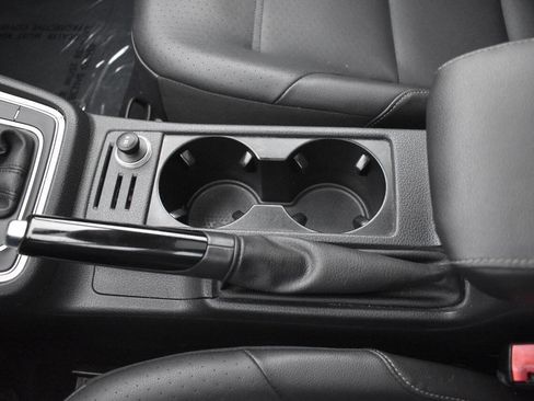 Used 2015 Volkswagen Golf S image 28