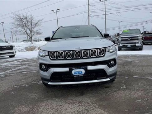 Used 2024 Jeep Compass Limited image 3