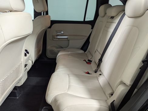 Used 2025 Mercedes-Benz GLB 250 image 18