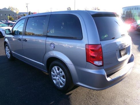 Used 2019 Dodge Grand Caravan SE w/ UConnect Hands-Free Group FWD image 5