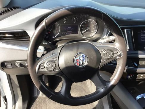 Used 2020 Buick Enclave Essence image 20