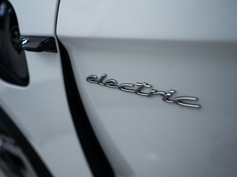 New 2025 Porsche Taycan 4S image 23