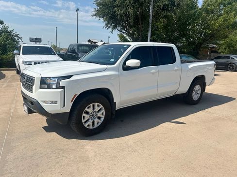 Certified 2022 Nissan Frontier SV w/ Technology Package AWD/4WD image 1