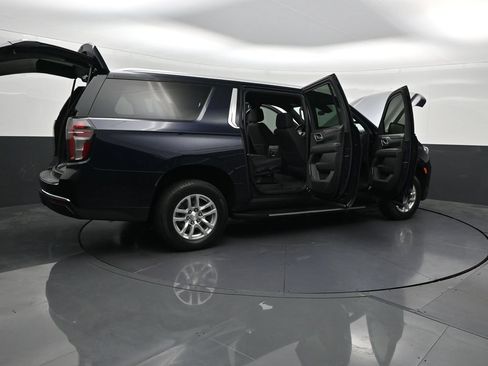 Used 2024 Chevrolet Suburban LS RWD image 32