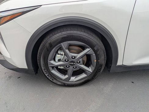 Used 2025 Kia K4 LXS image 13