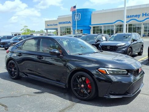 Used 2024 Honda Civic Type R image 3