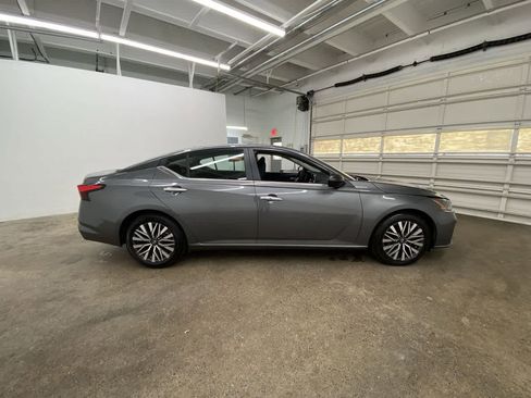 Used 2025 Nissan Altima 2.5 SV image 7