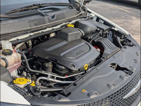 Used 2022 Chrysler Voyager LX FWD image 24