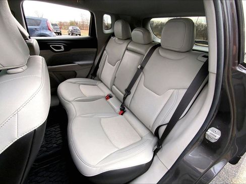 Used 2022 Jeep Compass Latitude image 24