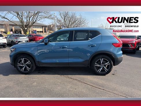 Used 2024 Volvo XC40 B5 Core AWD/4WD image 9