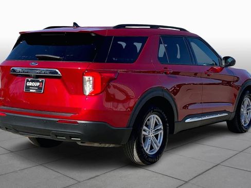 Used 2022 Ford Explorer XLT image 12