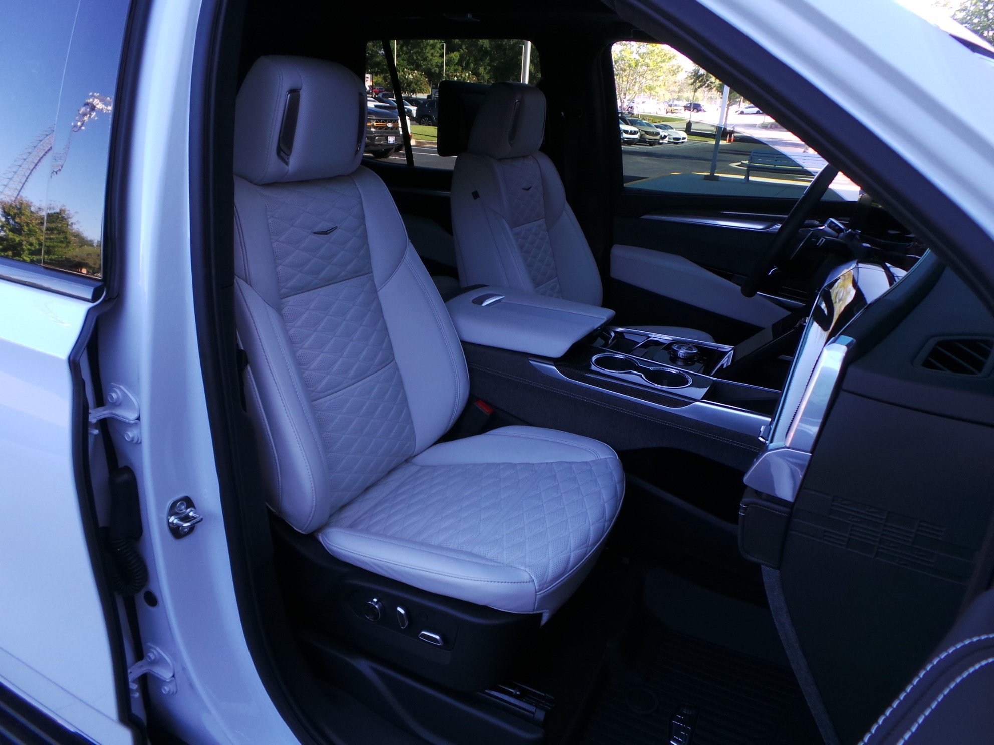 Used 2026 Cadillac Escalade V AWD/4WD image 21