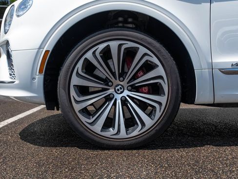 Used 2022 Bentley Bentayga AWD/4WD image 6