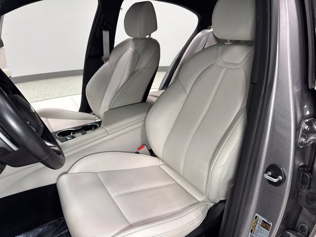 Used 2025 Genesis G70 2.5T RWD image 14
