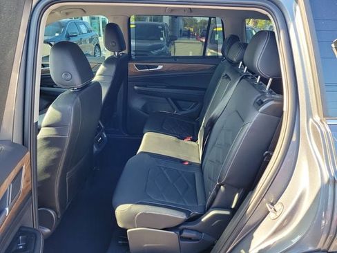Certified 2024 Volkswagen Atlas SE FWD image 11