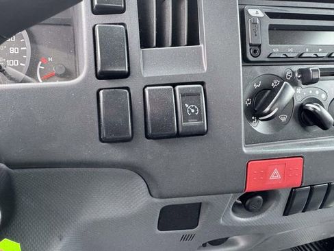 Used 2020 Isuzu NPR RWD image 29